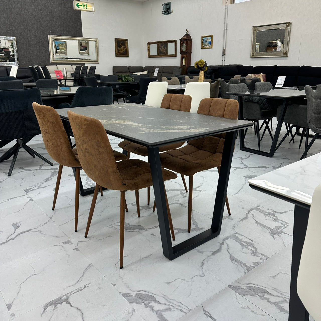 ダイニングテーブルセット4人掛け (MuranoⅢ 135 GL、PerlaⅡ)