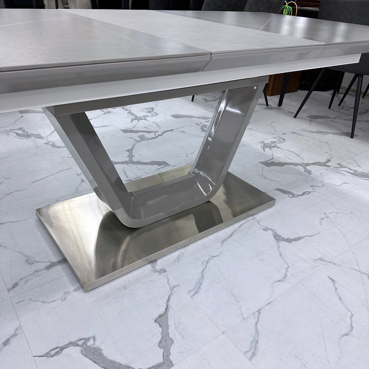 Extendable dining table Milano